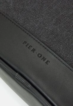 Pier One UNISEX - Toiletti-/meikkilaukku 8 Pier One UNISEX - Toiletti-/meikkilaukku -Pier One 05d508e36bb14f79b1a50f5dfb5612b7