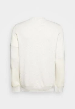 Pier One Collegepaita