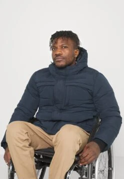 Pier One Talvitakki -Pier One 27b92c909aa64de9bdef452c8ab0d0f1