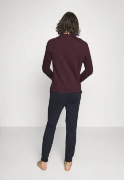 Pier One Yöasusetti - Dark Blue/bordeaux 9 Pier One Yöasusetti - Dark Blue/bordeaux -Pier One 34a871e63fd34211ac4e777f2698adc7