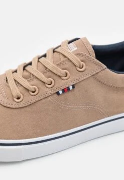 Pier One UNISEX - Matalavartiset Tennarit 11 Pier One UNISEX - Matalavartiset Tennarit -Pier One 3d8d930a9d594a348d328f3c83bbc354