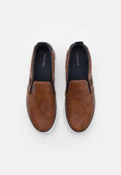 Pier One UNISEX - Matalavartiset Tennarit 9 Pier One UNISEX - Matalavartiset Tennarit -Pier One 460ddb3d844e4278af49e76064f51088