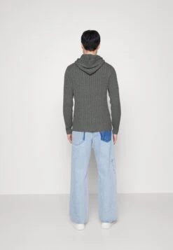 Pier One Neule -Pier One 58fc6f0d33444017b3cb16dde96b940c