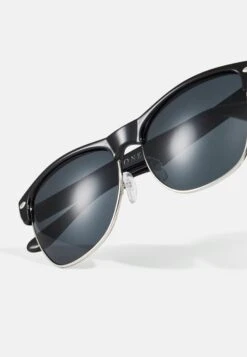 Pier One Aurinkolasit -Pier One 5a7779507318465b9b3d58a780cfb9af