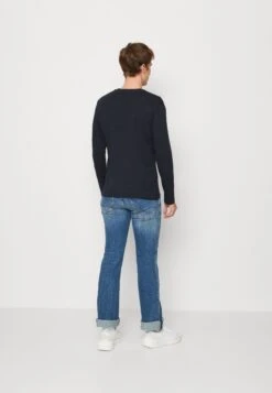 Pier One 3 PACK - Pitkähihainen Paita 10 Pier One 3 PACK - Pitkähihainen Paita -Pier One 7ad68d8285f54f8f8b74b48059c8113e