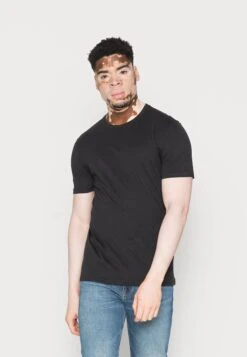 Pier One 10 PACK - T-paita 10 Pier One 10 PACK - T-paita -Pier One 8120e40c19894cbc8431e1b55345bac2