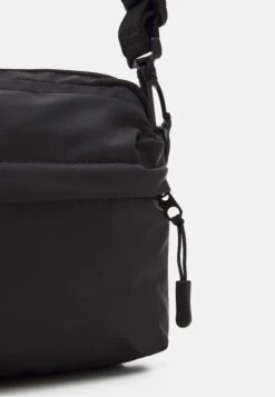 Pier One Olkalaukku -Pier One be6c257be3b546028e24d7920c8d915e