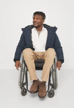 Pier One Talvitakki -Pier One dd278216f0224bbd841f4c2358b053bd