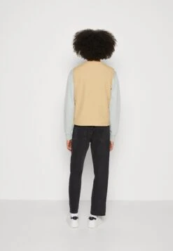 Pier One Liivi -Pier One e9a6176c9ccb486a93469afcd3f1f0b2