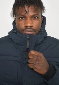 Pier One Talvitakki -Pier One ef60d10081f34f2aa58c4ebf849659f1